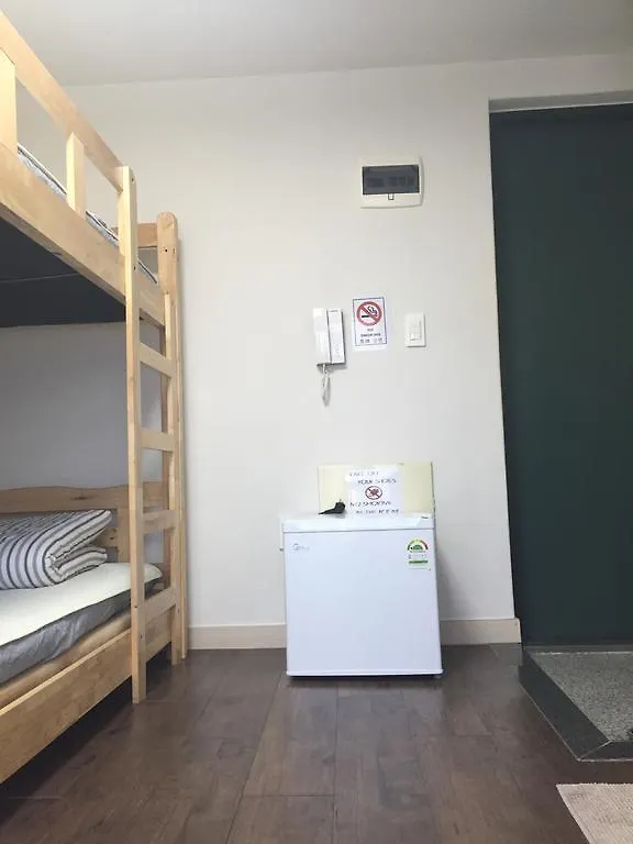 Hongdae Pencil Guesthouse Seoul 2*,